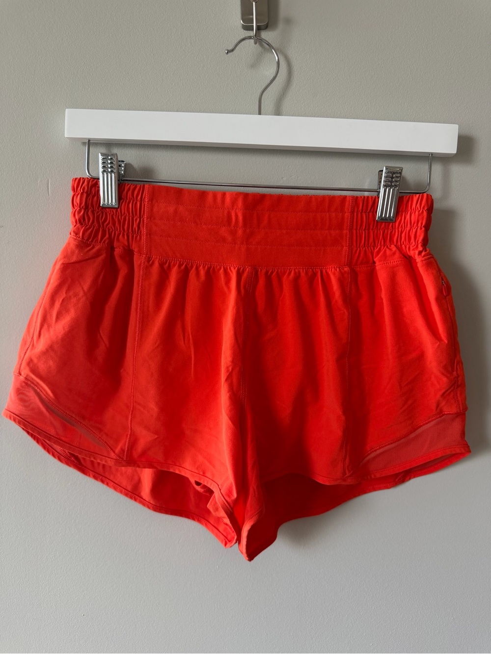 Lululemon Hotty Hot Short High Rise 2.5" Bright Orange Size 6
